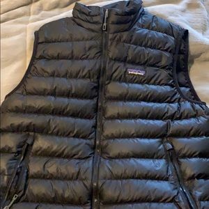 I am selling a rarely used Patagonia men’s insulat